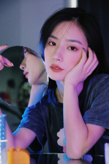 女人带毛的真人图片